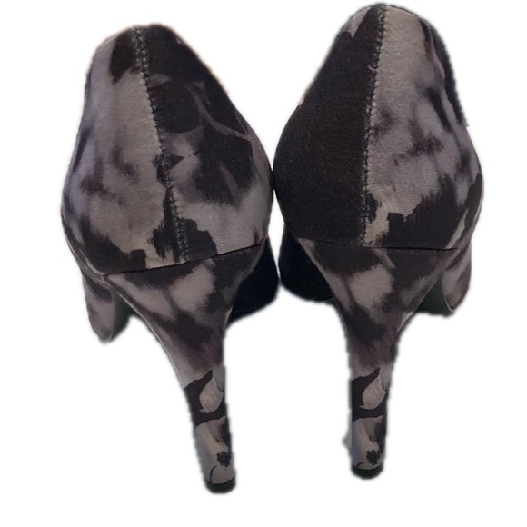 Nine West dress high heeled pumps. Dark purple and grays. Size 8.5. - Picture 4 of 6